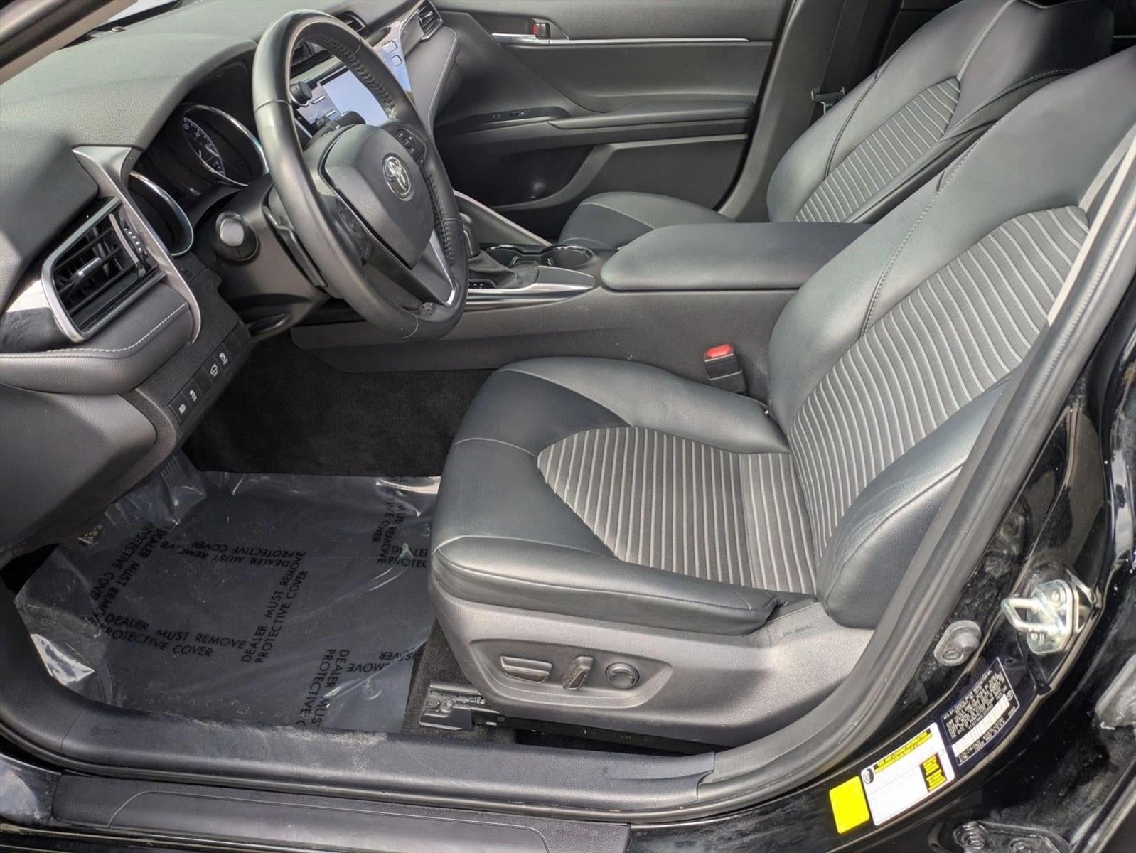 2020 Toyota Camry SE Auto (SE)