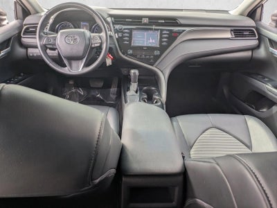 2020 Toyota Camry SE Auto (SE)