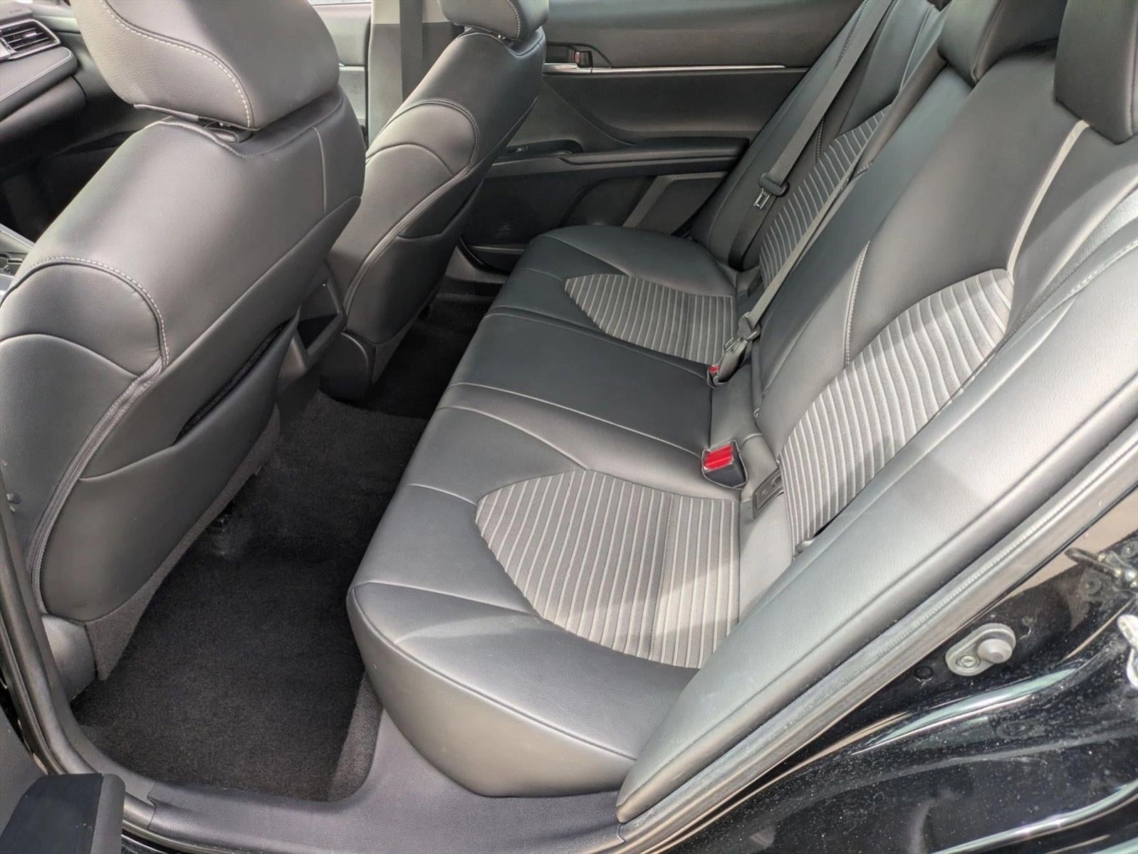 2020 Toyota Camry SE Auto (SE)