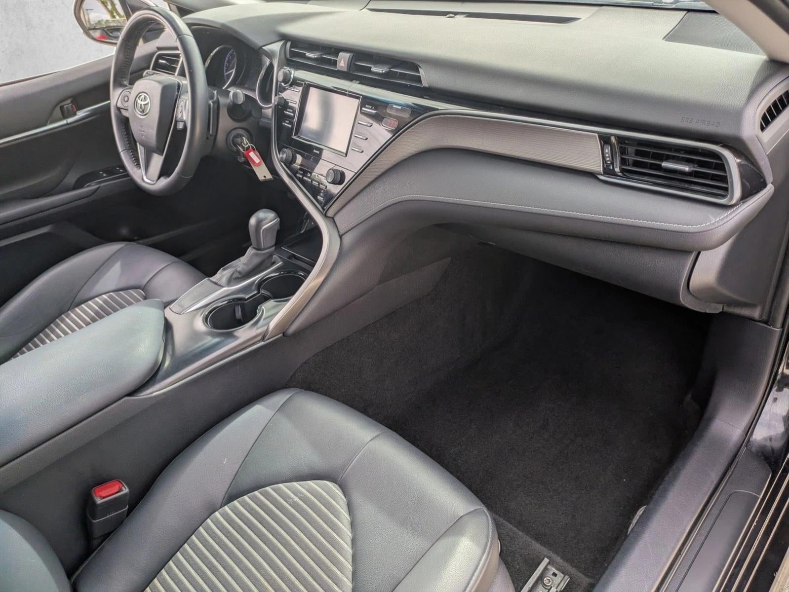 2020 Toyota Camry SE Auto (SE)