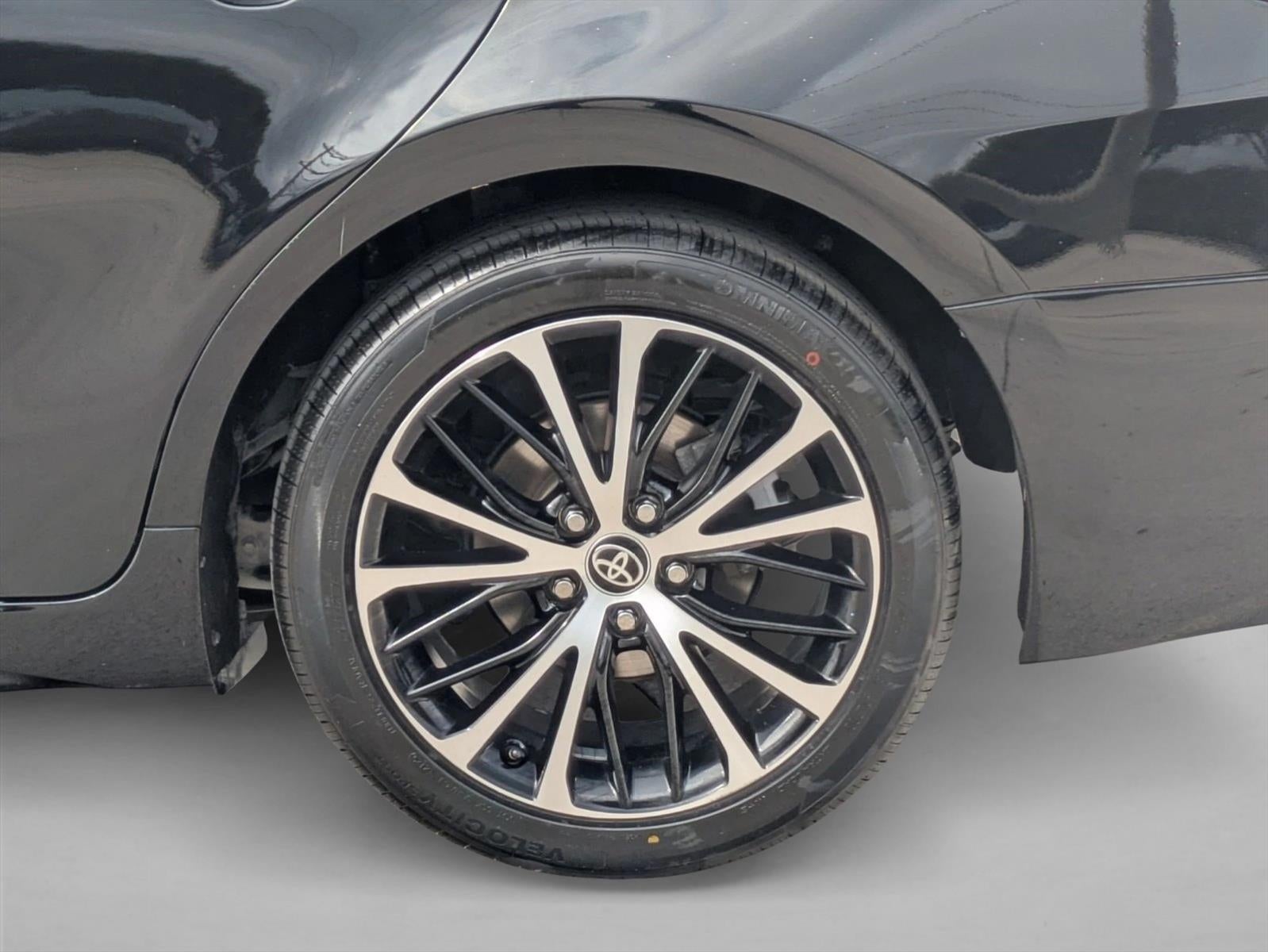 2020 Toyota Camry SE Auto (SE)