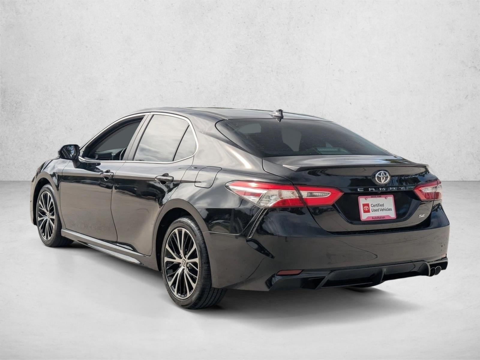 2020 Toyota Camry SE Auto (SE)