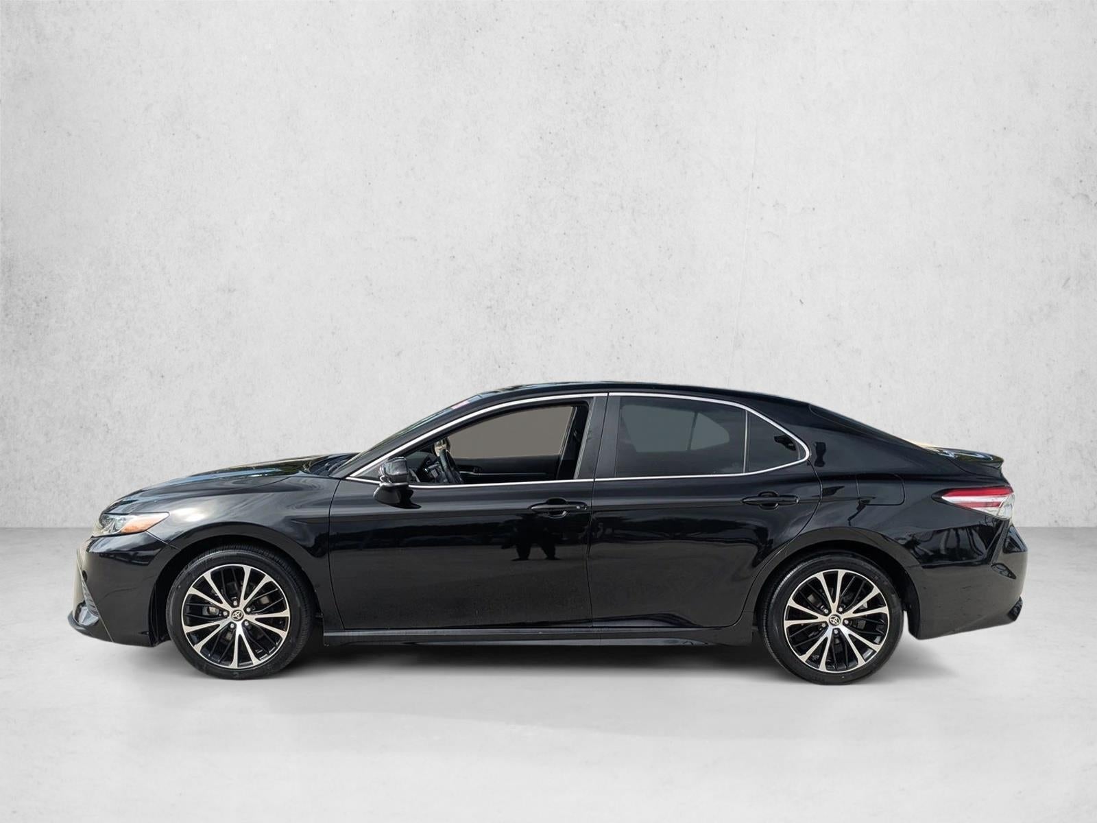 2020 Toyota Camry SE Auto (SE)