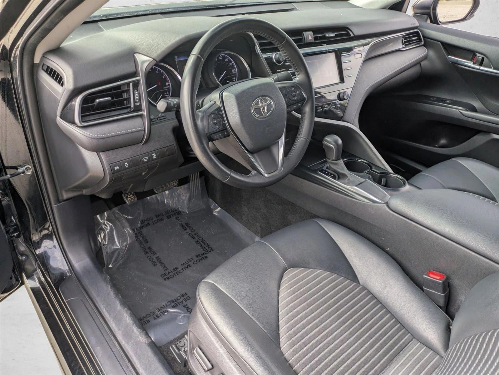 2020 Toyota Camry SE Auto (SE)