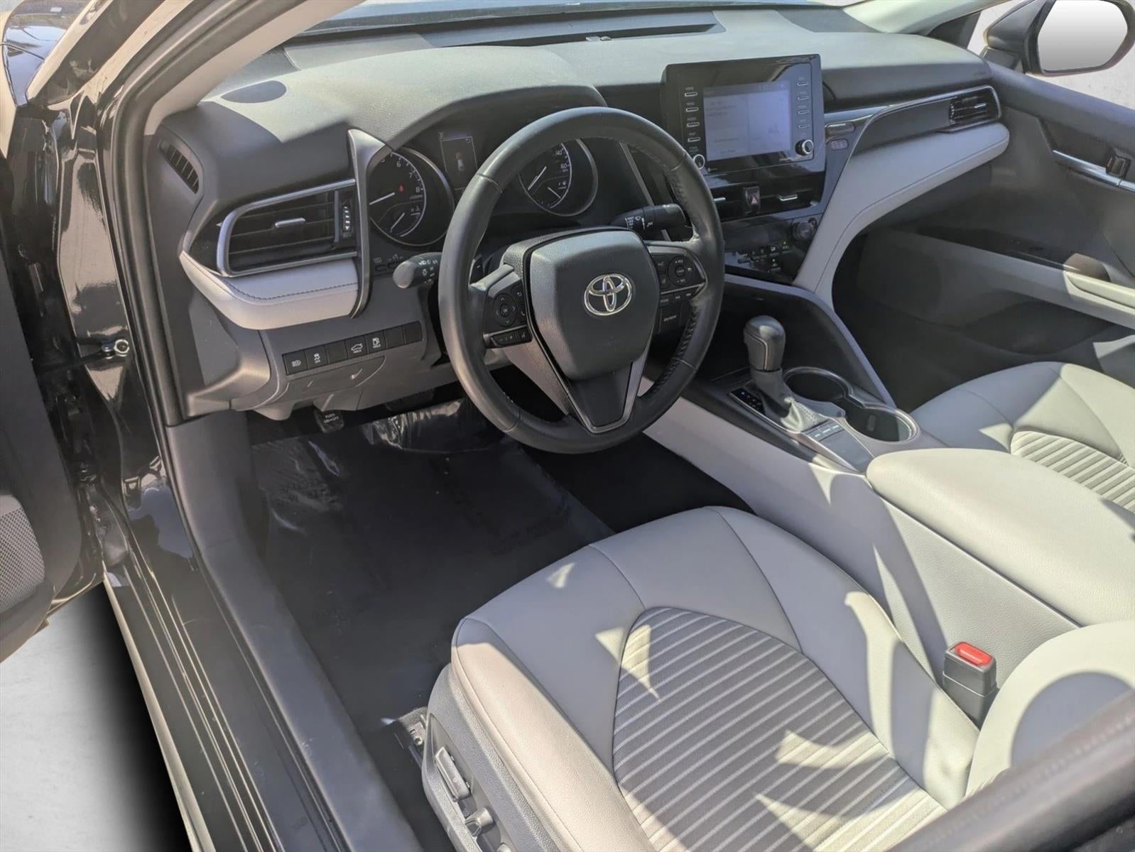 2023 Toyota Camry SE Auto (SE)