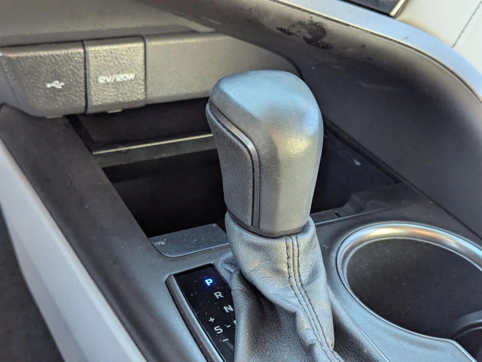 2021 Toyota Camry SE Auto (SE)