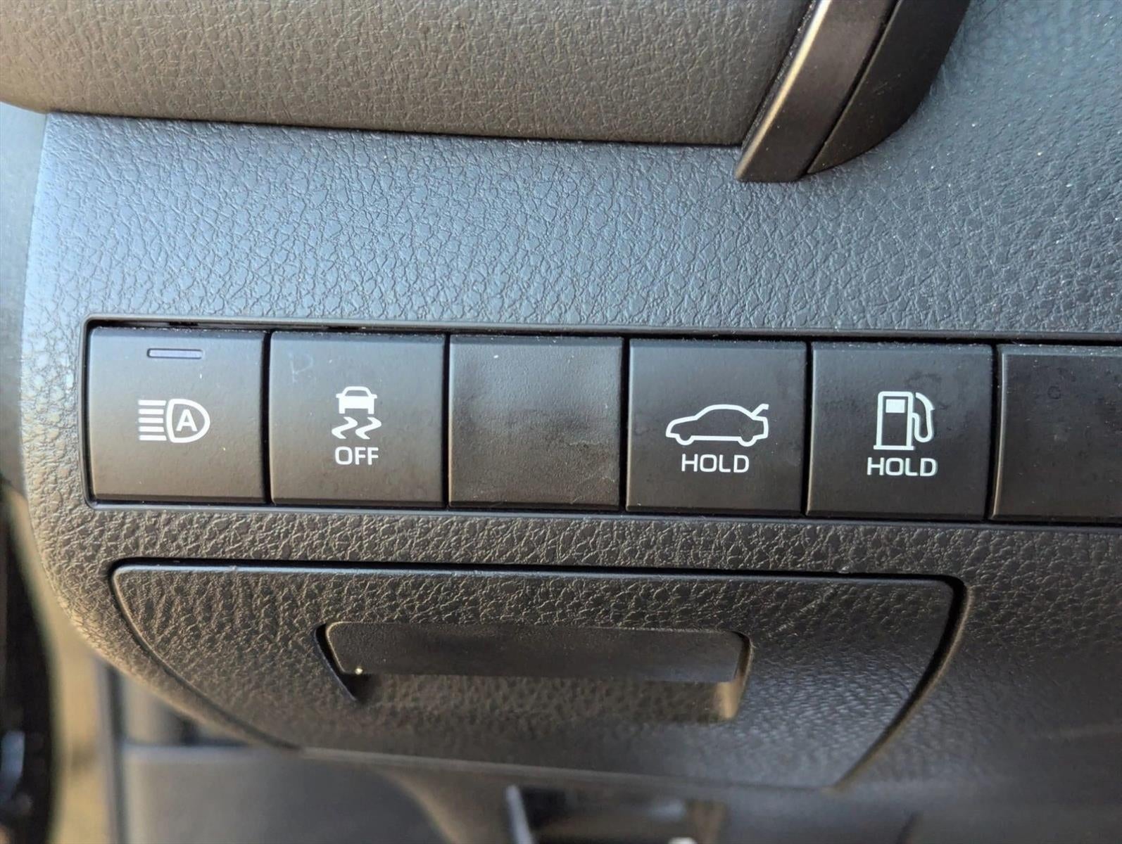 2024 Toyota Camry SE Auto (SE)