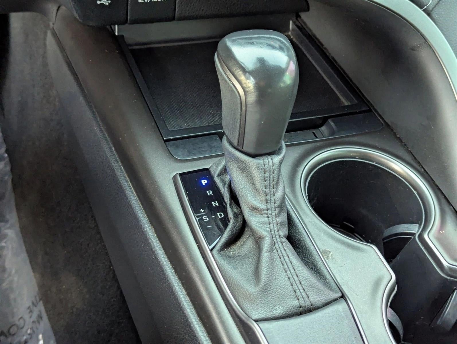 2021 Toyota Camry SE Auto (SE)