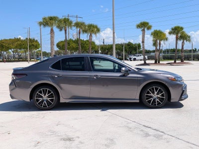 2023 Toyota Camry SE Auto (SE)