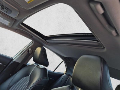 2022 Toyota Camry SE Auto (SE)