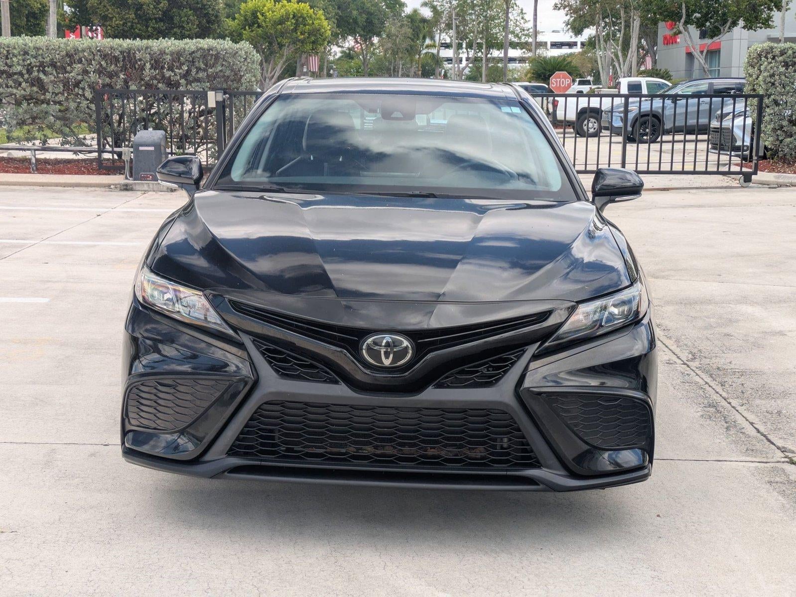 2022 Toyota Camry SE Auto (SE)