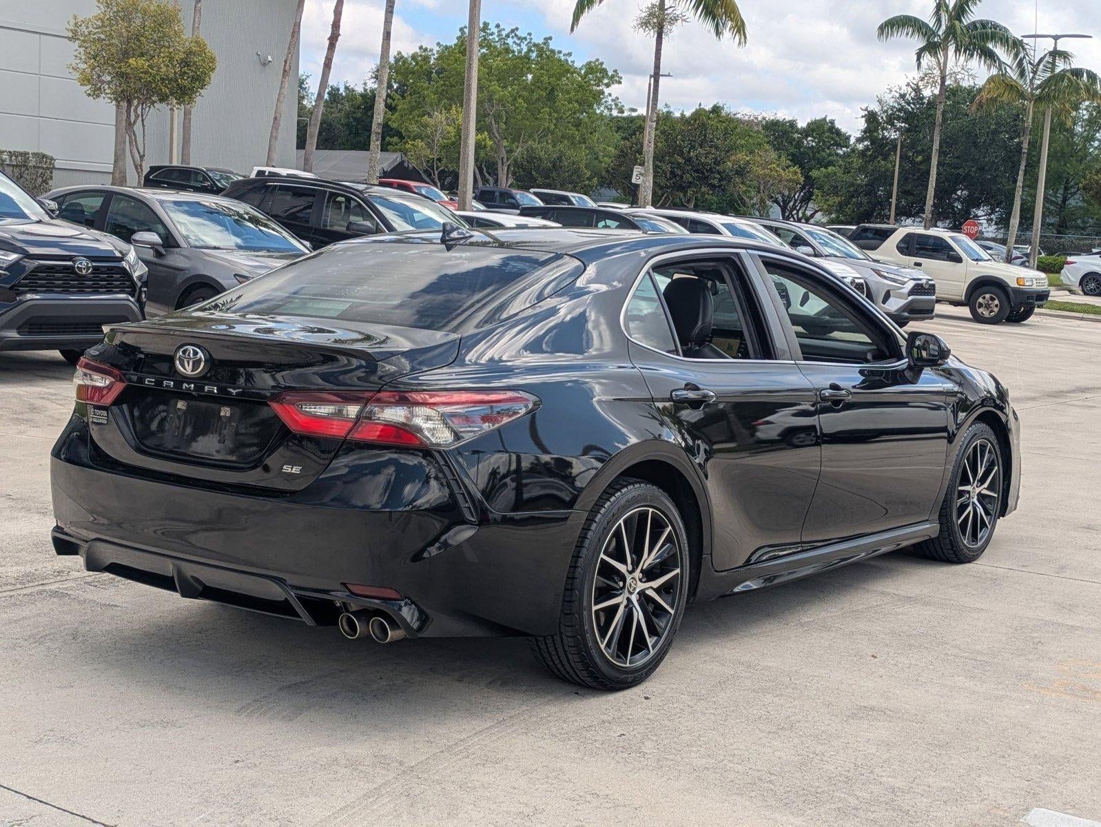 2022 Toyota Camry SE Auto (SE)