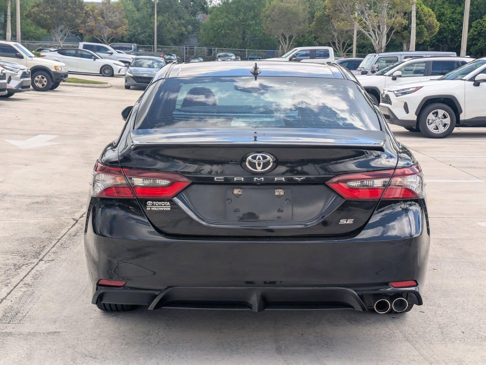 2022 Toyota Camry SE Auto (SE)