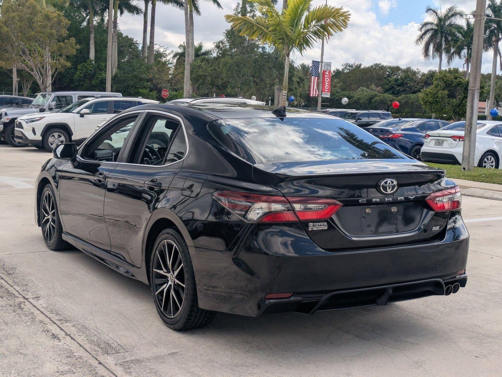 2022 Toyota Camry SE Auto (SE)
