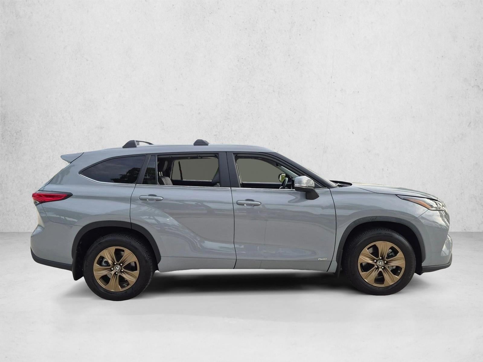 2023 Toyota Highlander Hybrid Bronze Edition AWD (Natl)