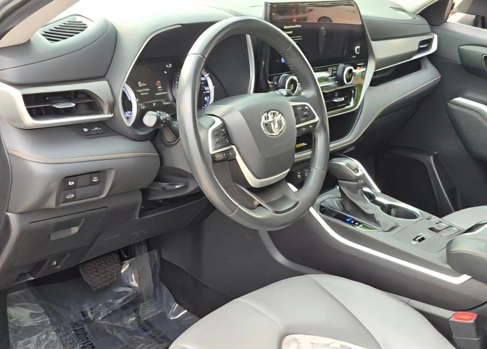 2023 Toyota Highlander Hybrid Bronze Edition AWD (Natl)