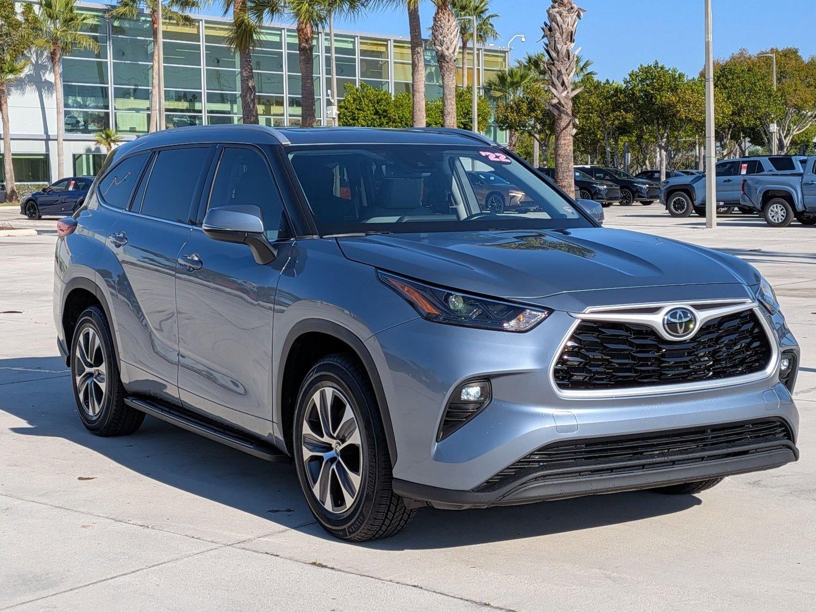 2022 Toyota Highlander XLE FWD (Natl)