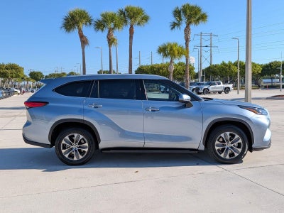 2022 Toyota Highlander XLE FWD (Natl)
