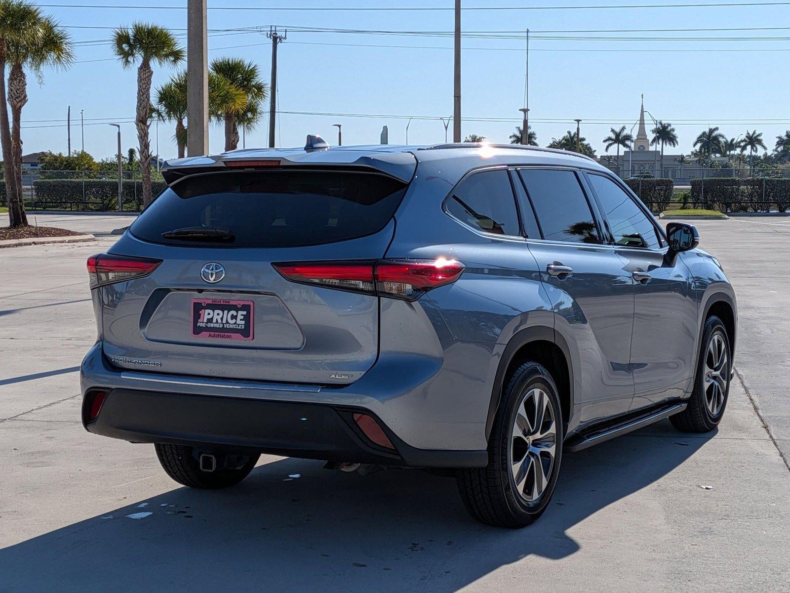 2022 Toyota Highlander XLE FWD (Natl)