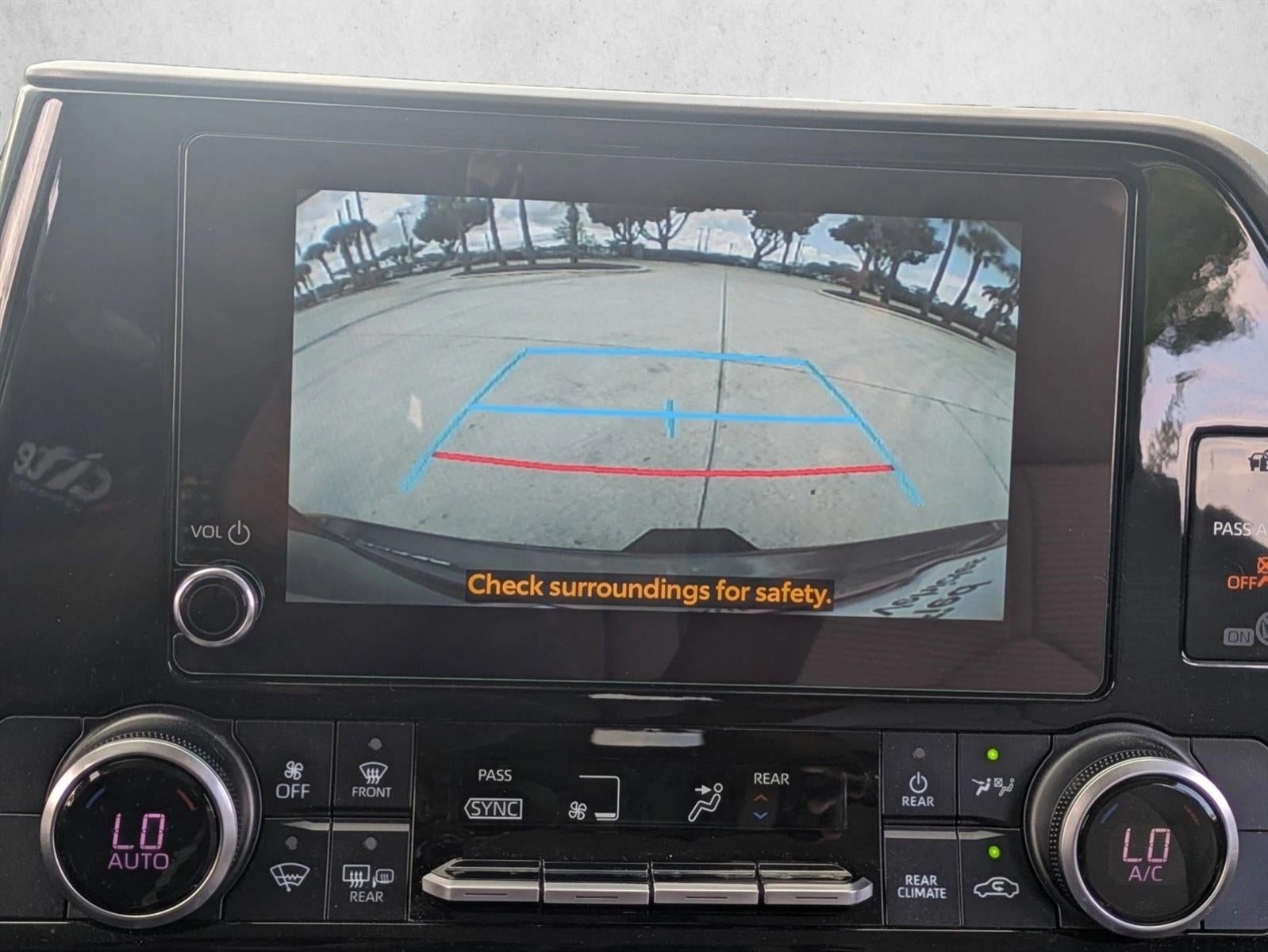 2024 Toyota Highlander LE FWD (Natl)