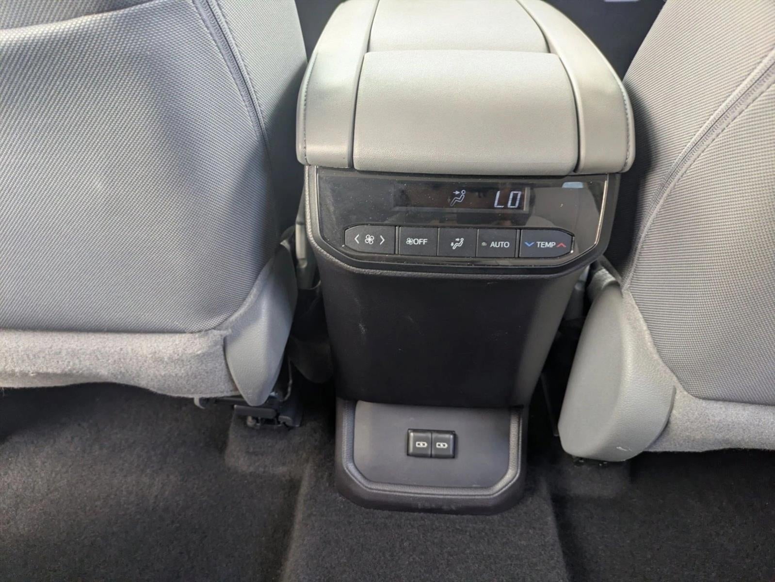 2024 Toyota Highlander LE FWD (Natl)