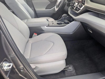 2024 Toyota Highlander LE FWD (Natl)