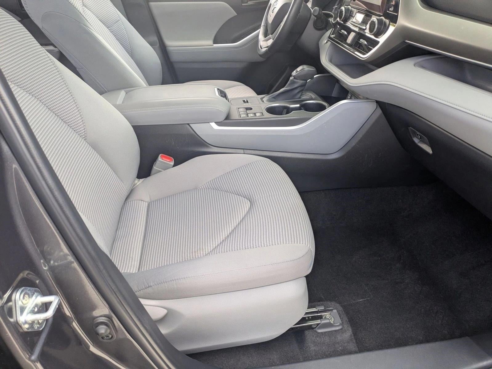 2024 Toyota Highlander LE FWD (Natl)