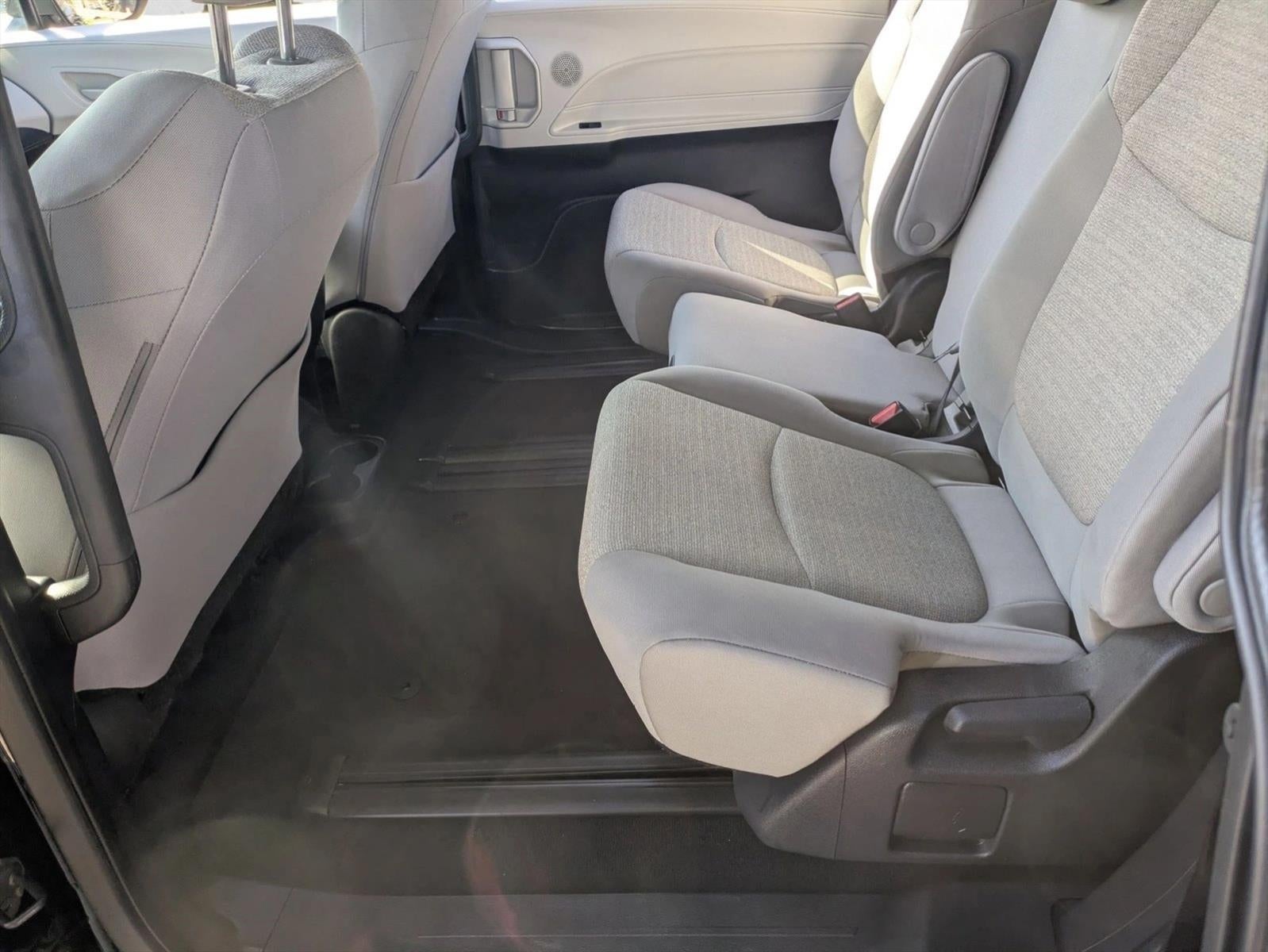 2025 Toyota Sienna LE FWD 8-Passenger (Natl)