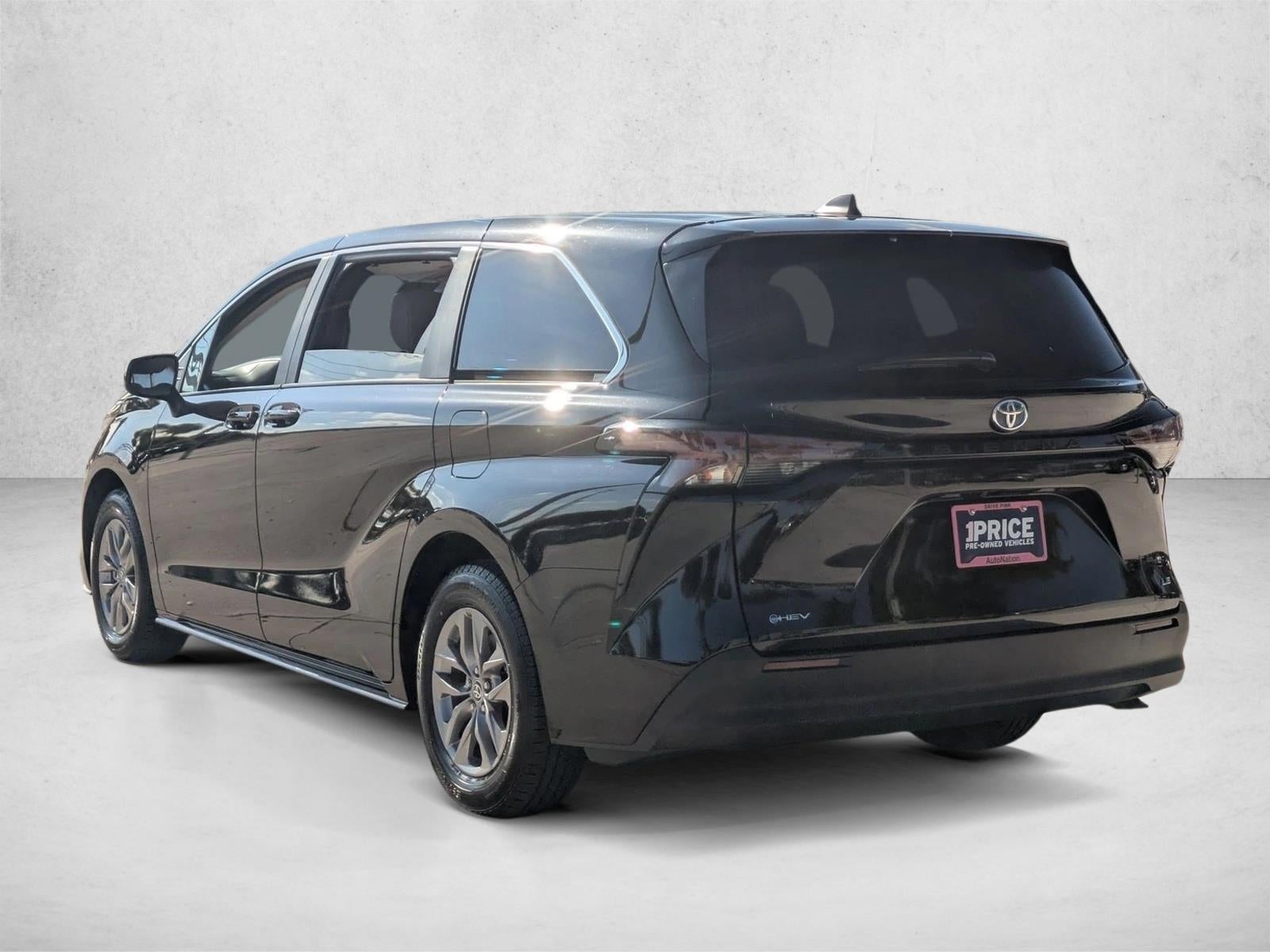 2025 Toyota Sienna LE FWD 8-Passenger (Natl)