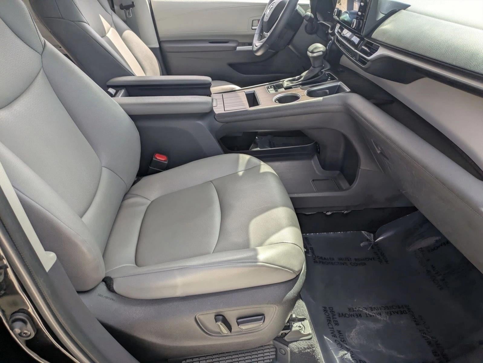 2023 Toyota Sienna XLE FWD 8-Passenger (Natl)