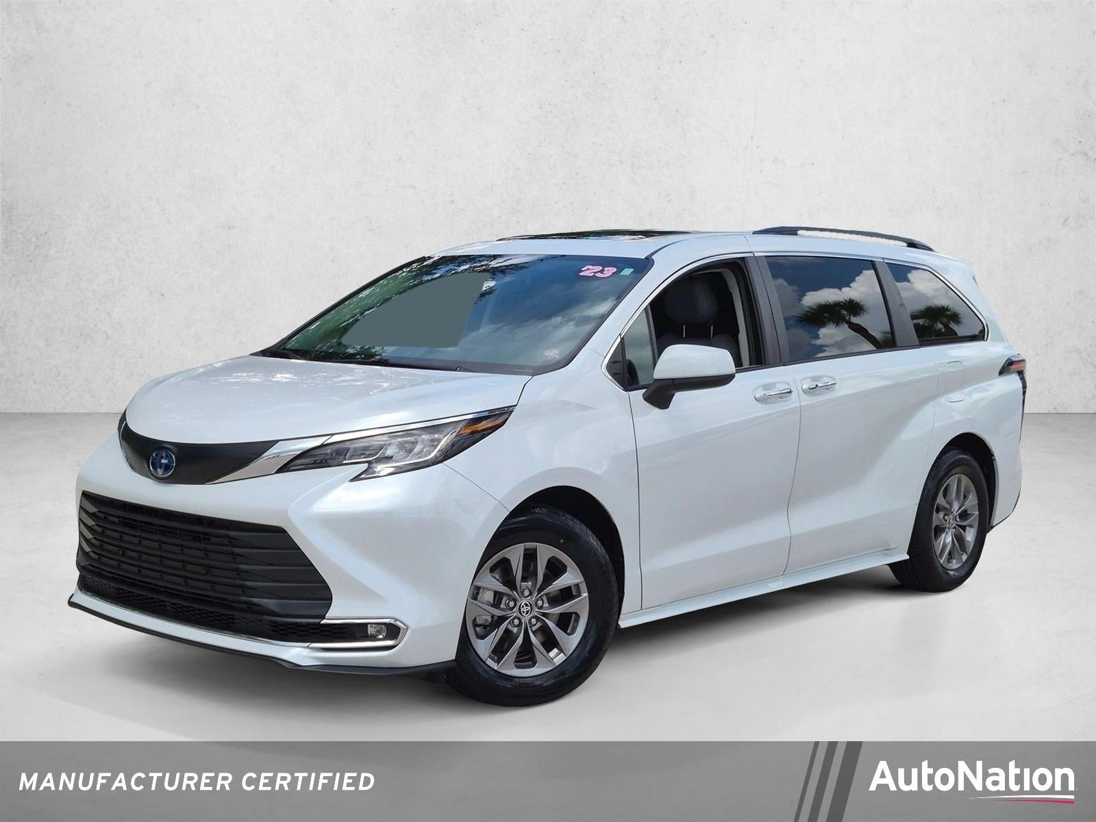 2023 Toyota Sienna XLE FWD photo