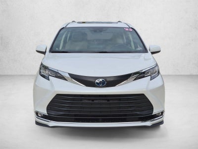 2023 Toyota Sienna XLE FWD 8-Passenger (Natl)
