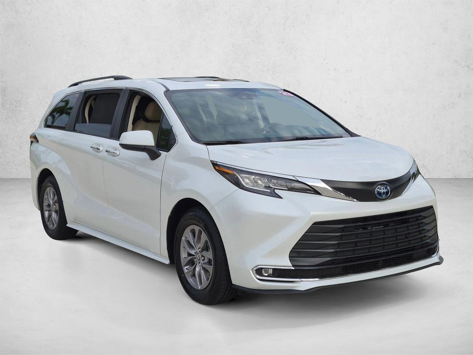 2023 Toyota Sienna XLE FWD 8-Passenger (Natl)