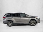 2019 Toyota Highlander LE I4 FWD (Natl)