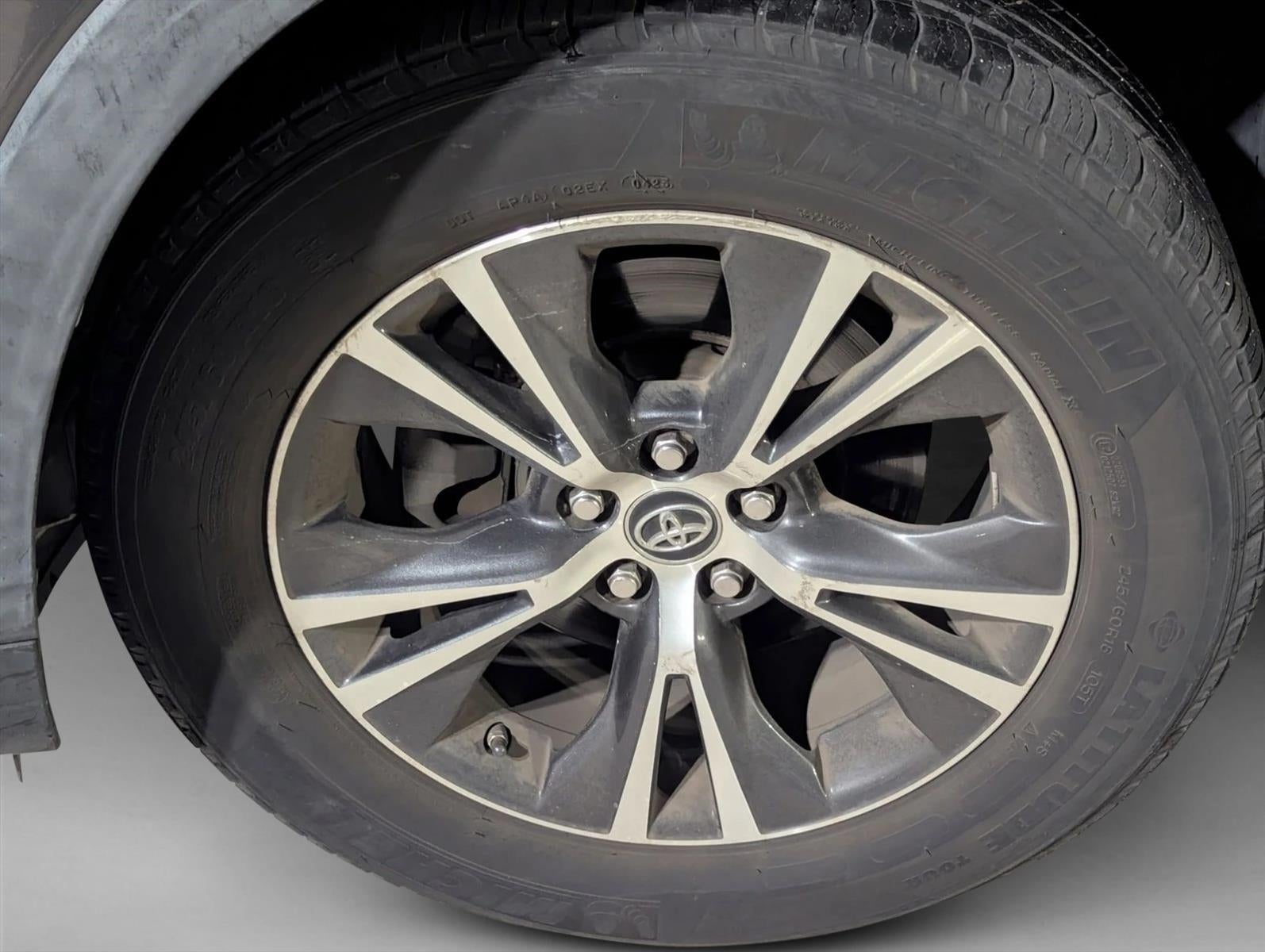 2019 Toyota Highlander LE I4 FWD (Natl)