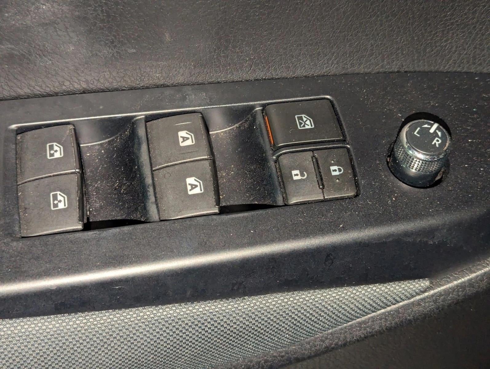 2019 Toyota Highlander LE I4 FWD (Natl)