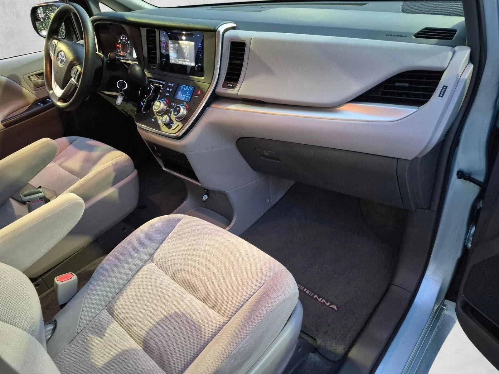 2017 Toyota Sienna L FWD 7-Passenger (Natl)