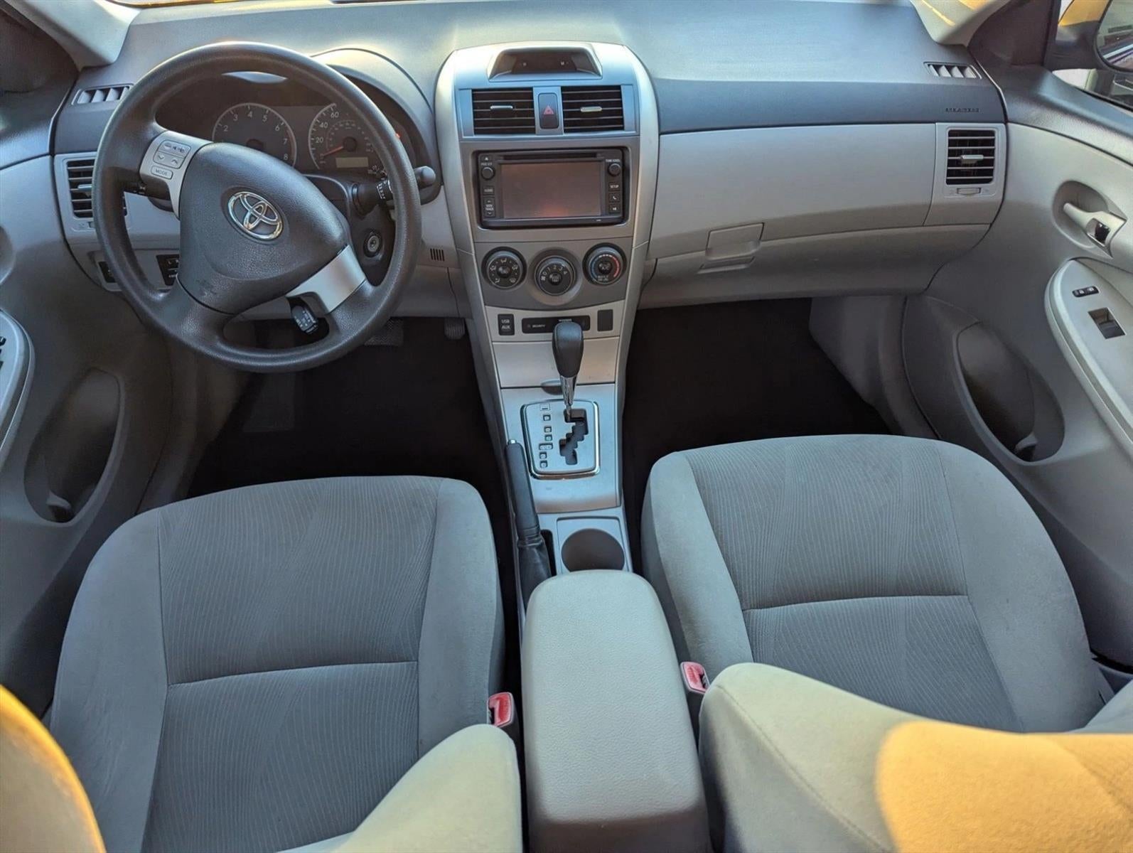 2013 Toyota Corolla 4dr Sdn Auto LE (Natl)