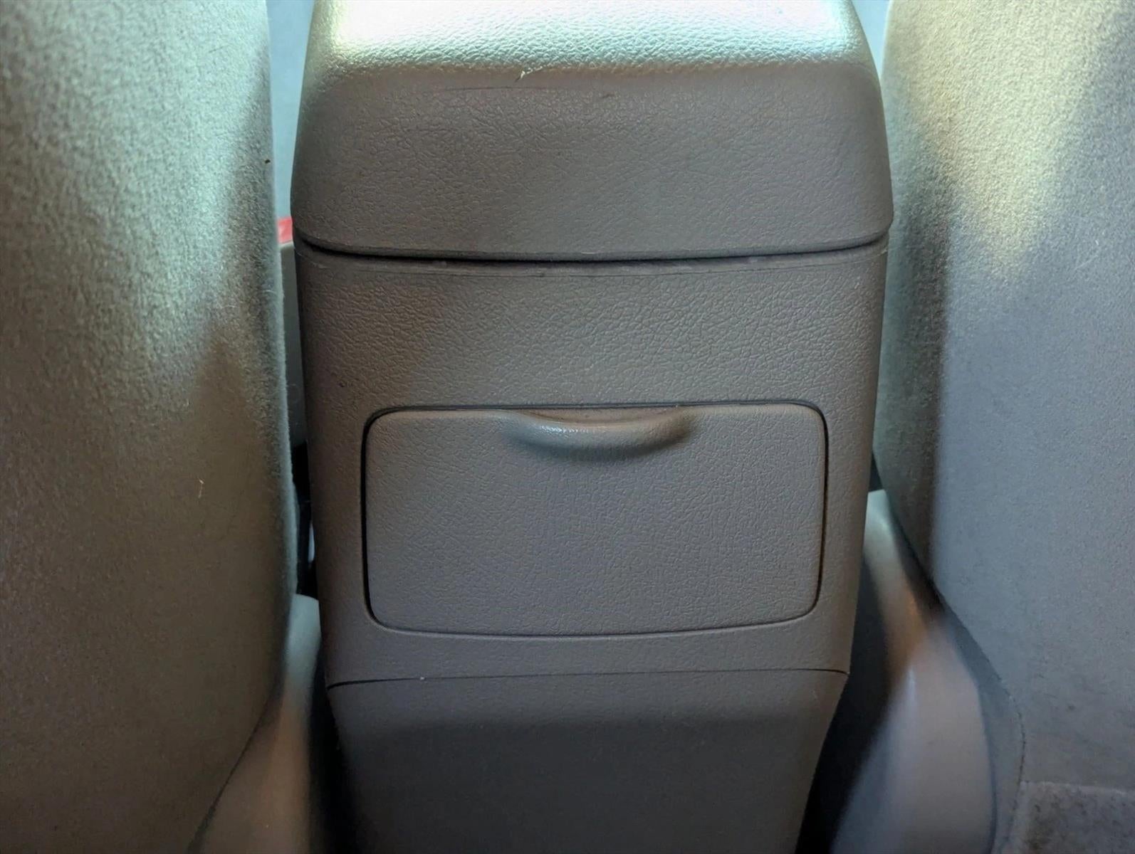 2013 Toyota Corolla 4dr Sdn Auto LE (Natl)