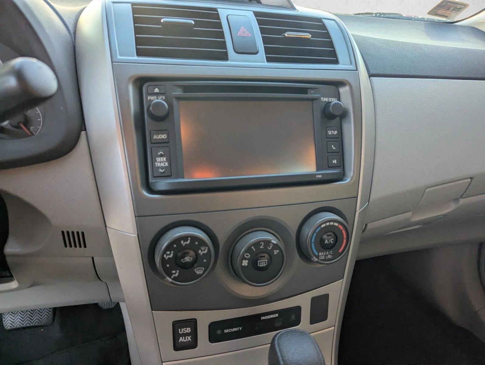 2013 Toyota Corolla 4dr Sdn Auto LE (Natl)