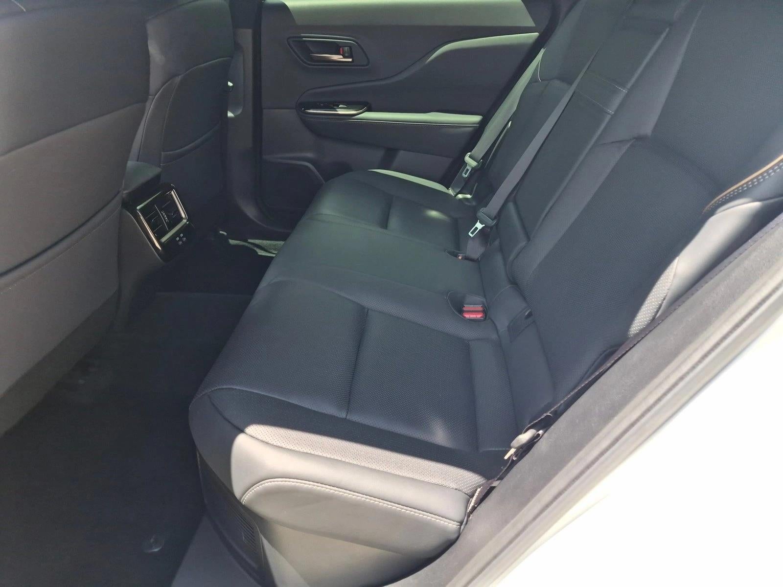 2025 Toyota Crown Signia XLE AWD (Natl)
