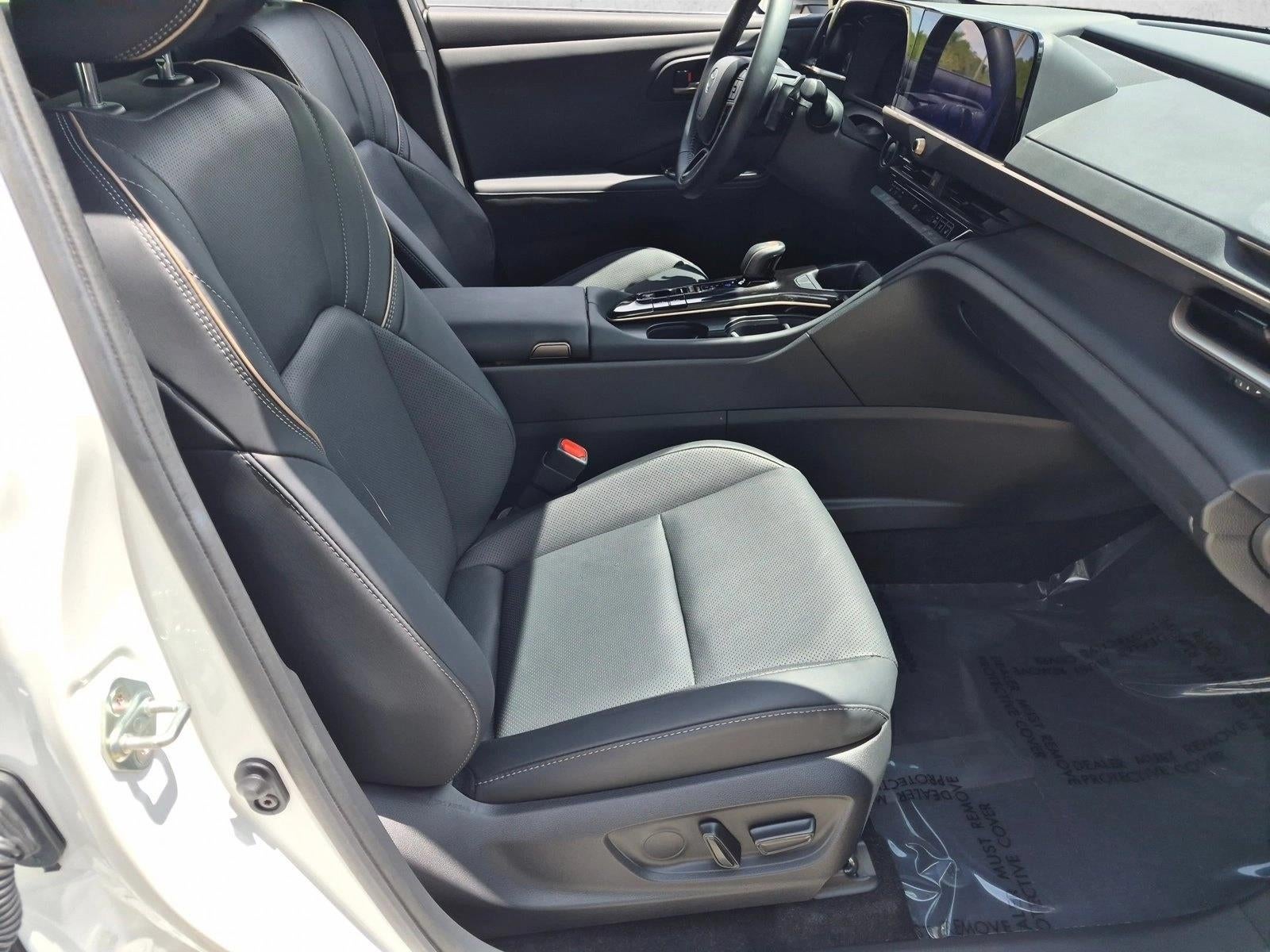 2025 Toyota Crown Signia XLE AWD (Natl)