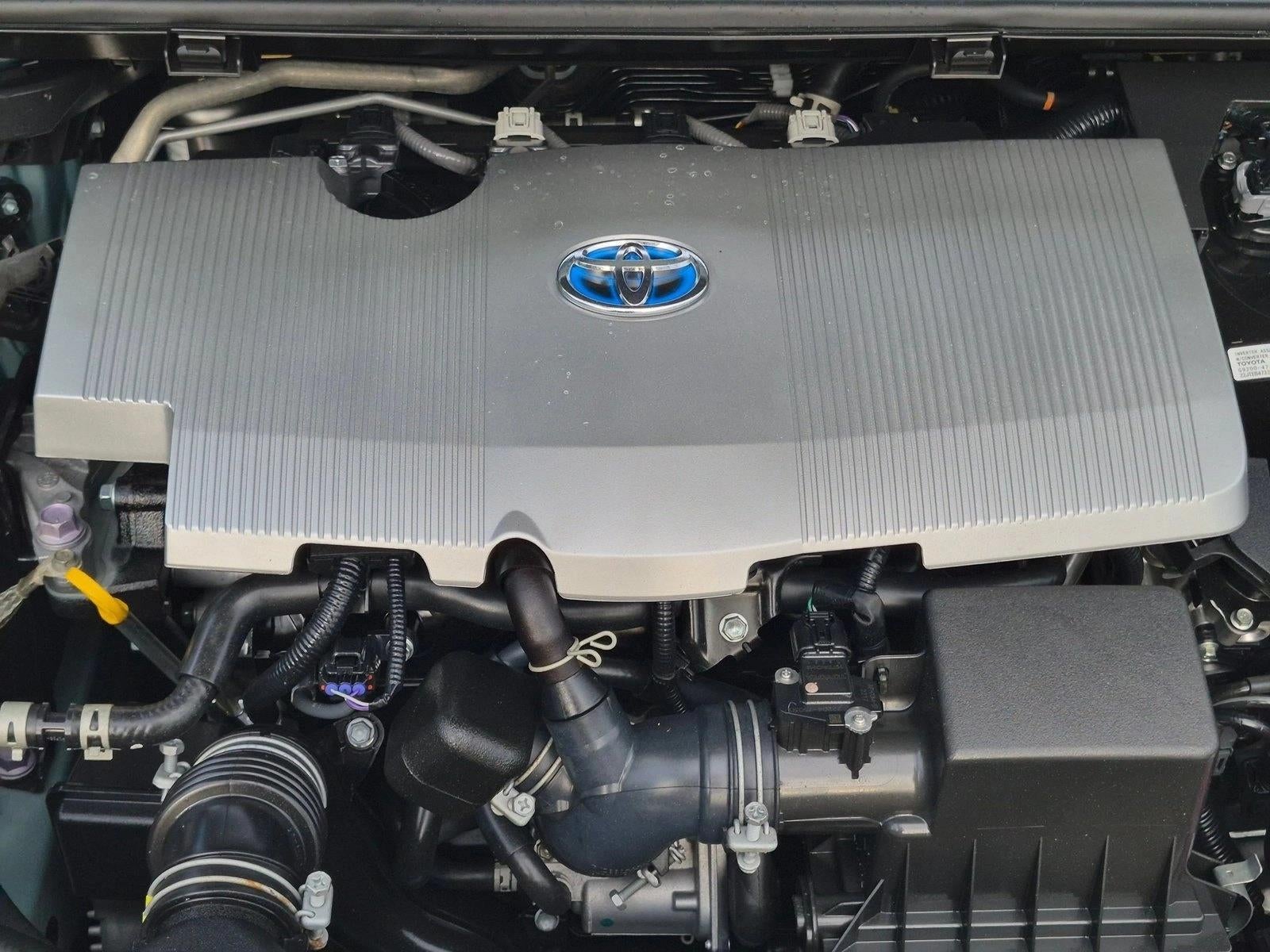 2022 Toyota Prius LE (Natl)