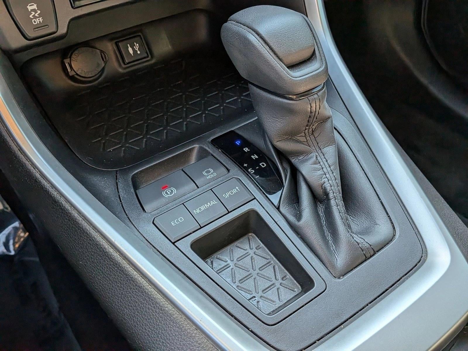 2019 Toyota RAV4 LE FWD (GS)