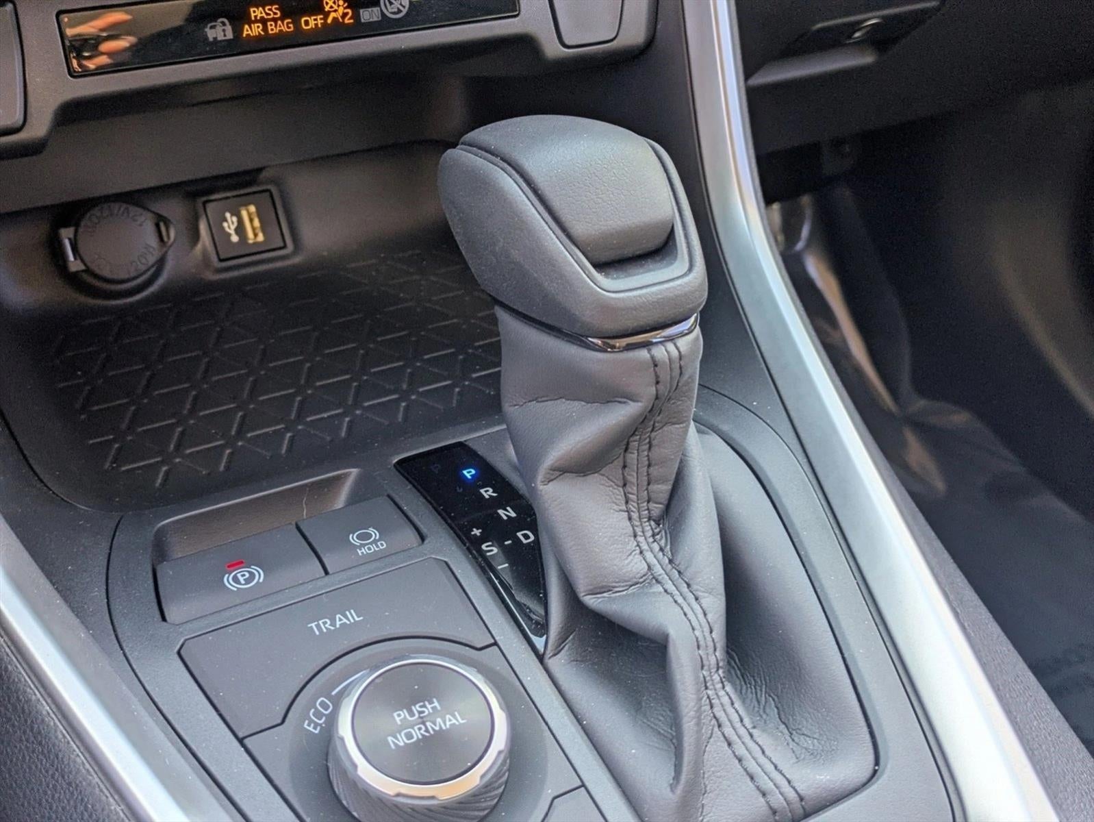 2025 Toyota RAV4 Hybrid LE AWD (Natl)