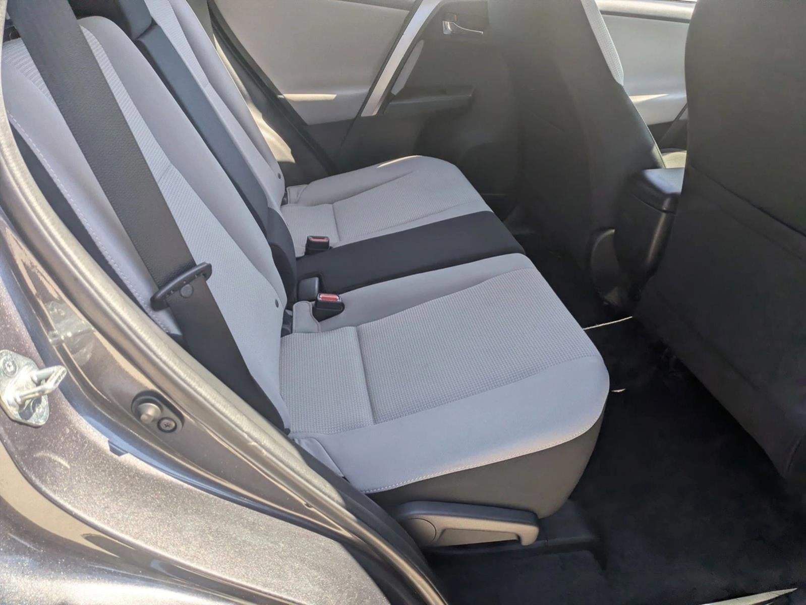 2016 Toyota RAV4 FWD 4dr XLE (GS)