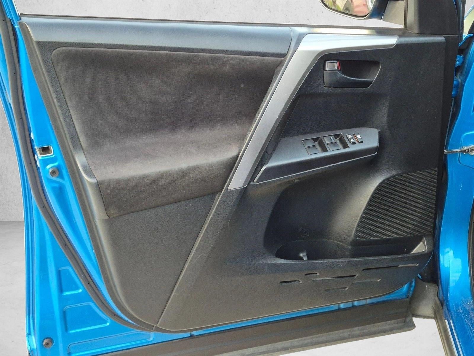 2018 Toyota RAV4 LE FWD (GS)