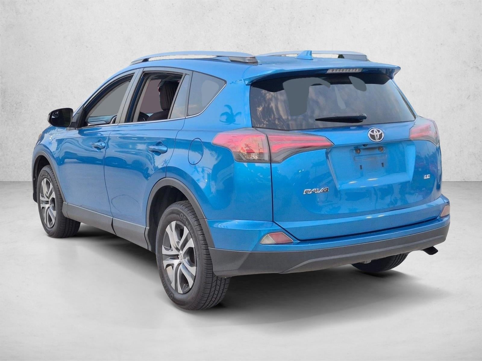 2018 Toyota RAV4 LE FWD (GS)