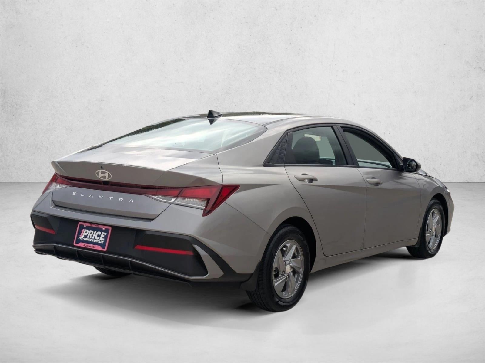 2024 Hyundai ELANTRA SE IVT