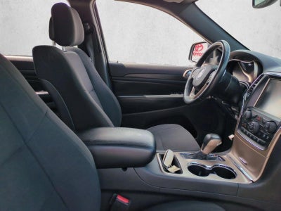 2017 Jeep Grand Cherokee Laredo 4x2
